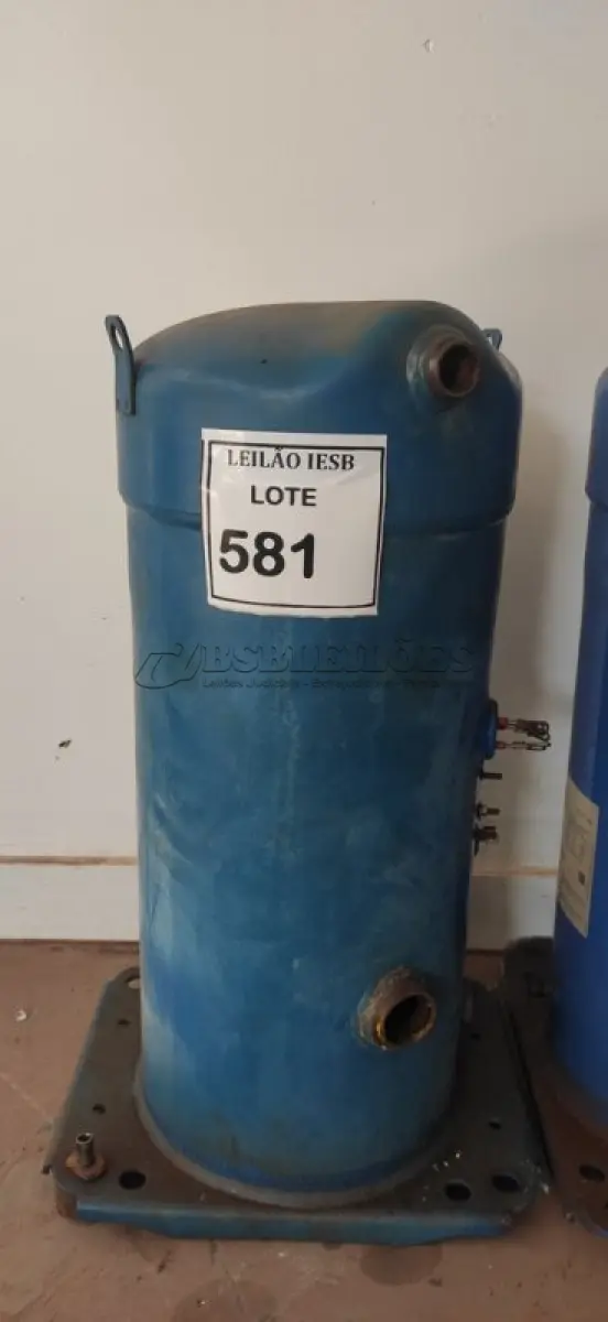LOTE 581 - 02 COMPRESSORES PARA AR-CONDICIONADO NA COR AZUL.( (NO ESTADO) ATENÇÃO! FAZER A VISITAÇÃO ANTES DE ARREMATAR, NÃO SABEMOS SE FUNCIONA, LEILÃO NÃO TEM GARANTIA E NEM DEVOLUÇÃO, SUJEITO A POSSÍVEIS AVARIAS VISÍVEIS/OCULTAS E/OU AUSÊNCIA DE COMPONENTES.