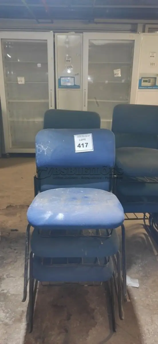 LOTE 417 - 15 CADEIRAS FIXAS MODELOS DIVERSOS. (NO ESTADO) ATENÇÃO! FAZER A VISITAÇÃO ANTES DE ARREMATAR, NÃO SABEMOS SE FUNCIONA, LEILÃO NÃO TEM GARANTIA E NEM DEVOLUÇÃO, SUJEITO A POSSÍVEIS AVARIAS VISÍVEIS/OCULTAS E/OU AUSÊNCIA DE COMPONENTES.