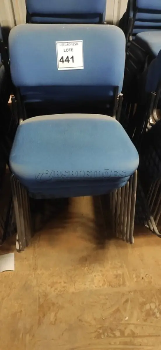 LOTE 441 - 15 CADEIRAS FIXA NA COR AZUL. (NO ESTADO) ATENÇÃO! FAZER A VISITAÇÃO ANTES DE ARREMATAR, NÃO SABEMOS SE FUNCIONA, LEILÃO NÃO TEM GARANTIA E NEM DEVOLUÇÃO, SUJEITO A POSSÍVEIS AVARIAS VISÍVEIS/OCULTAS E/OU AUSÊNCIA DE COMPONENTES.
