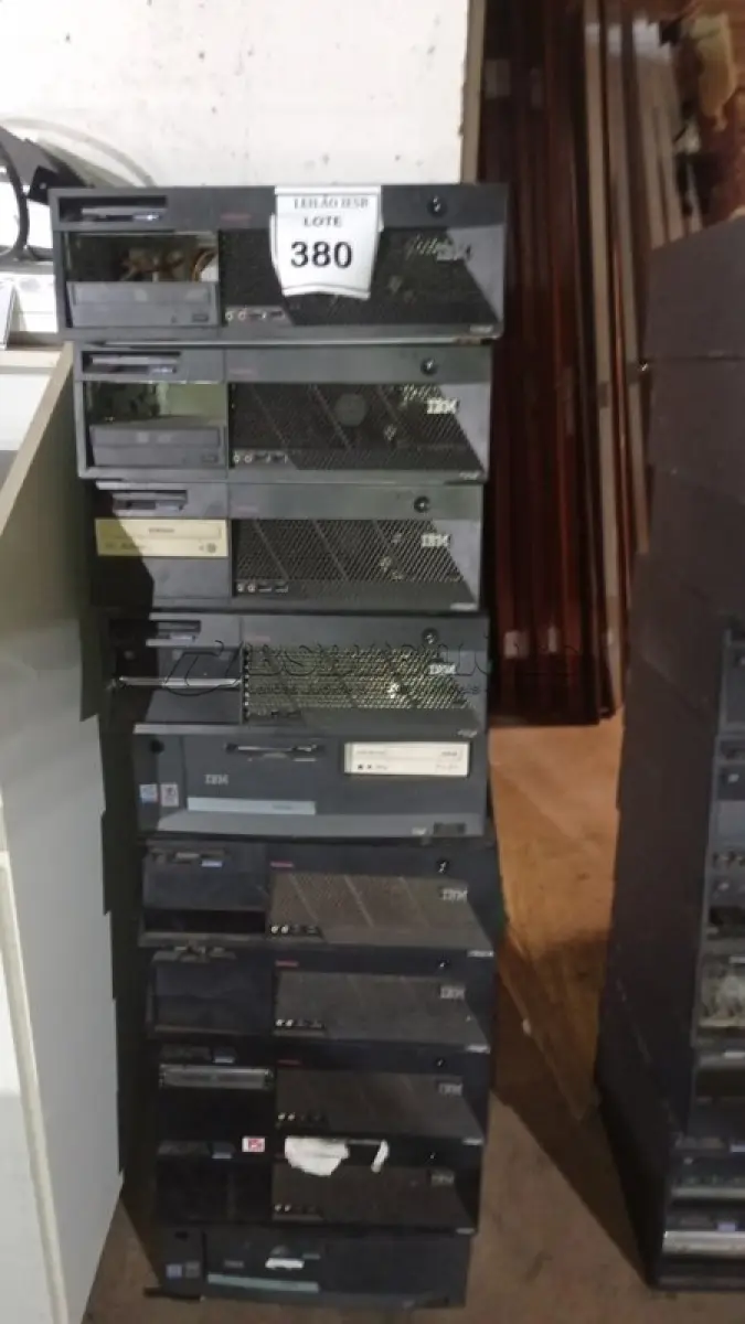 LOTE 380 - 10 CPUS IBM PARA RETIRADAS DE PEÇAS. (NO ESTADO) ATENÇÃO! FAZER A VISITAÇÃO ANTES DE ARREMATAR, NÃO SABEMOS SE FUNCIONA, LEILÃO NÃO TEM GARANTIA E NEM DEVOLUÇÃO, SUJEITO A POSSÍVEIS AVARIAS VISÍVEIS/OCULTAS E/OU AUSÊNCIA DE COMPONENTES.