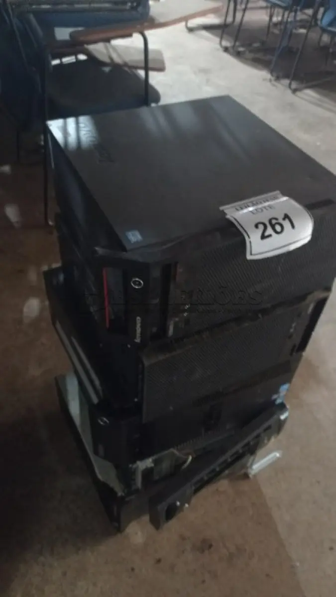 LOTE 261 - 05 CPUS COM AVARIAS. (NO ESTADO) ATENÇÃO! FAZER A VISITAÇÃO ANTES DE ARREMATAR, NÃO SABEMOS SE FUNCIONA, LEILÃO NÃO TEM GARANTIA E NEM DEVOLUÇÃO, SUJEITO A POSSÍVEIS AVARIAS VISÍVEIS/OCULTAS E/OU AUSÊNCIA DE COMPONENTES.