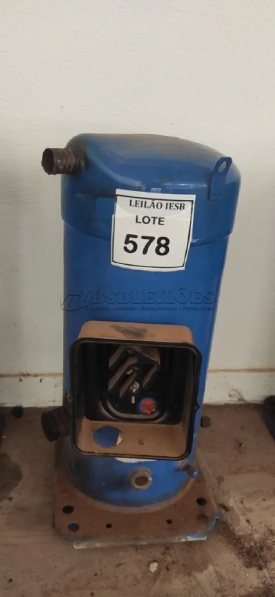 LOTE 578 - 02 COMPRESSORES PARA AR-CONDICIONADO NA COR AZUL.( (NO ESTADO) ATENÇÃO! FAZER A VISITAÇÃO ANTES DE ARREMATAR, NÃO SABEMOS SE FUNCIONA, LEILÃO NÃO TEM GARANTIA E NEM DEVOLUÇÃO, SUJEITO A POSSÍVEIS AVARIAS VISÍVEIS/OCULTAS E/OU AUSÊNCIA DE COMPONENTES.