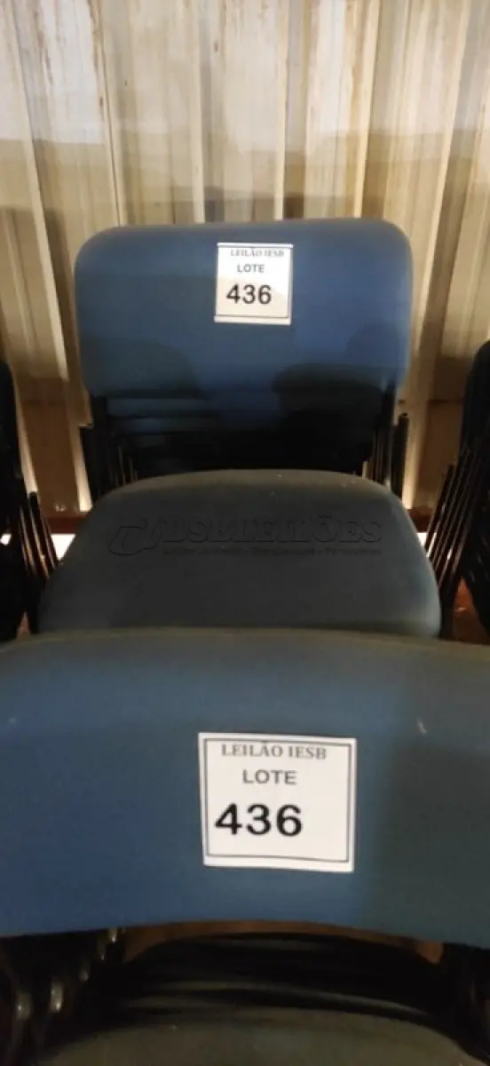 LOTE 436 - 15 CADEIRAS FIXA NA COR AZUL. (NO ESTADO) ATENÇÃO! FAZER A VISITAÇÃO ANTES DE ARREMATAR, NÃO SABEMOS SE FUNCIONA, LEILÃO NÃO TEM GARANTIA E NEM DEVOLUÇÃO, SUJEITO A POSSÍVEIS AVARIAS VISÍVEIS/OCULTAS E/OU AUSÊNCIA DE COMPONENTES.