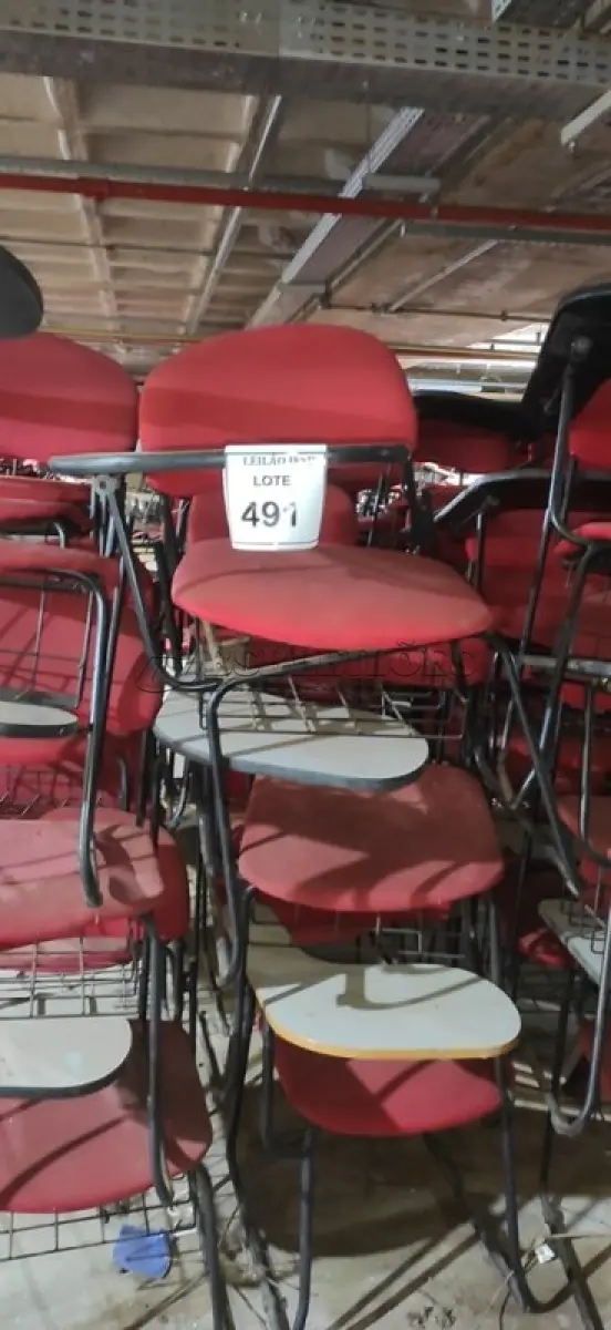 LOTE 491 - 12 CADEIRAS UNIVERSITÁRIAS. (NO ESTADO) ATENÇÃO! FAZER A VISITAÇÃO ANTES DE ARREMATAR, NÃO SABEMOS SE FUNCIONA, LEILÃO NÃO TEM GARANTIA E NEM DEVOLUÇÃO, SUJEITO A POSSÍVEIS AVARIAS VISÍVEIS/OCULTAS E/OU AUSÊNCIA DE COMPONENTES.