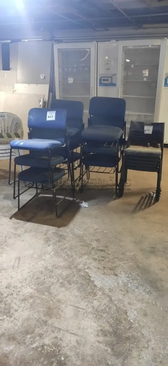 LOTE 417 - 15 CADEIRAS FIXAS MODELOS DIVERSOS. (NO ESTADO) ATENÇÃO! FAZER A VISITAÇÃO ANTES DE ARREMATAR, NÃO SABEMOS SE FUNCIONA, LEILÃO NÃO TEM GARANTIA E NEM DEVOLUÇÃO, SUJEITO A POSSÍVEIS AVARIAS VISÍVEIS/OCULTAS E/OU AUSÊNCIA DE COMPONENTES.