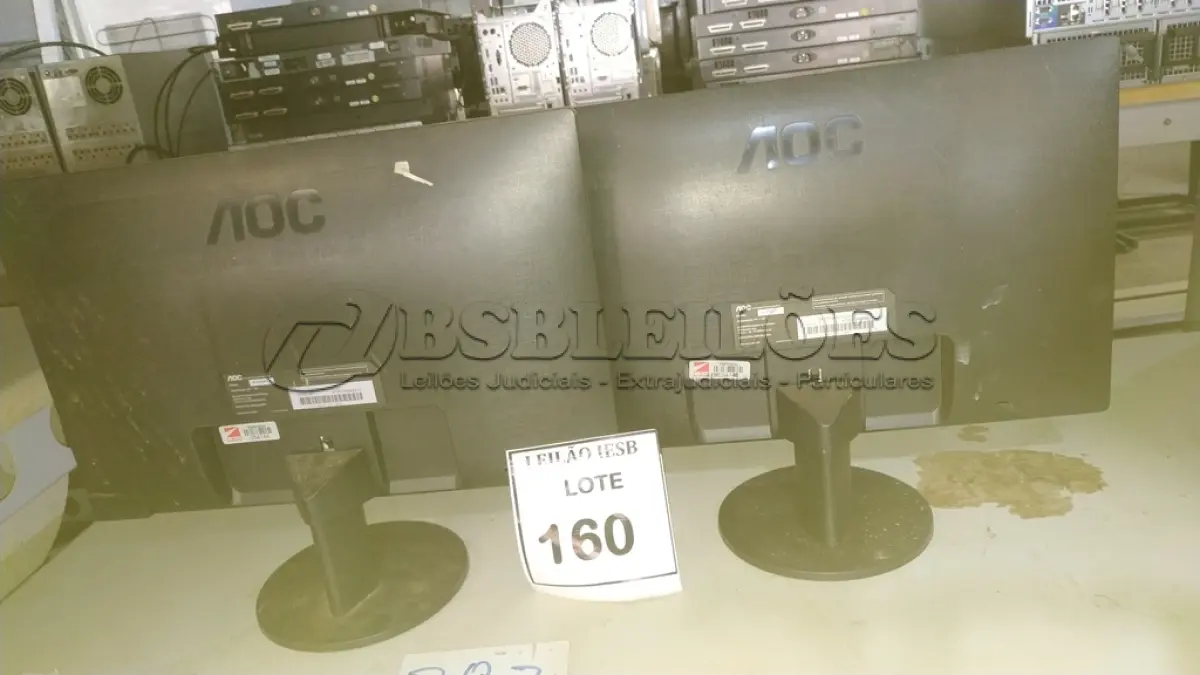 LOTE 160 - 02 MONITORES AOC. (NO ESTADO) ATENÇÃO! FAZER A VISITAÇÃO ANTES DE ARREMATAR, NÃO SABEMOS SE FUNCIONA, LEILÃO NÃO TEM GARANTIA E NEM DEVOLUÇÃO, SUJEITO A POSSÍVEIS AVARIAS VISÍVEIS/OCULTAS E/OU AUSÊNCIA DE COMPONENTES.