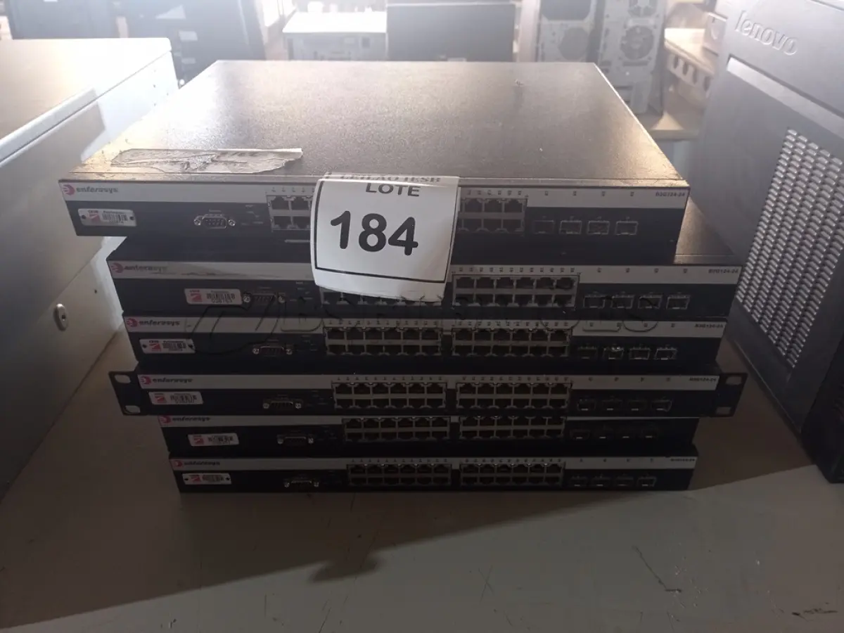 LOTE 184 - 01 LOTE COM SWITCHES. (NO ESTADO) ATENÇÃO! FAZER A VISITAÇÃO ANTES DE ARREMATAR, NÃO SABEMOS SE FUNCIONA, LEILÃO NÃO TEM GARANTIA E NEM DEVOLUÇÃO, SUJEITO A POSSÍVEIS AVARIAS VISÍVEIS/OCULTAS E/OU AUSÊNCIA DE COMPONENTES.