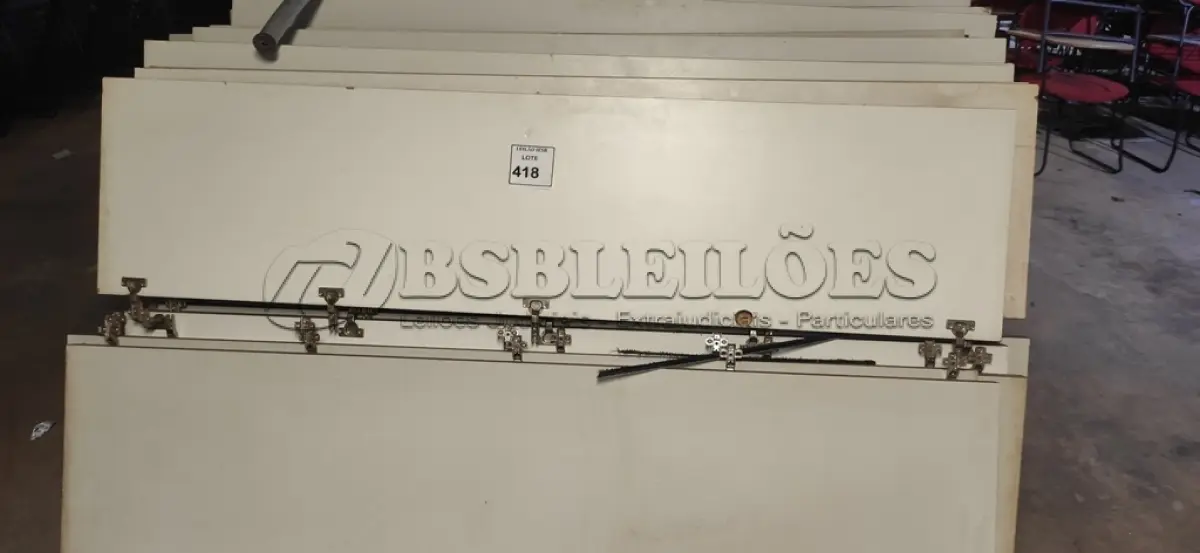 LOTE 418 - 01 LOTE COM PORTAS EM MADEIRA PARA ARMÁRIOS. (NO ESTADO) ATENÇÃO! FAZER A VISITAÇÃO ANTES DE ARREMATAR, NÃO SABEMOS SE FUNCIONA, LEILÃO NÃO TEM GARANTIA E NEM DEVOLUÇÃO, SUJEITO A POSSÍVEIS AVARIAS VISÍVEIS/OCULTAS E/OU AUSÊNCIA DE COMPONENTES.