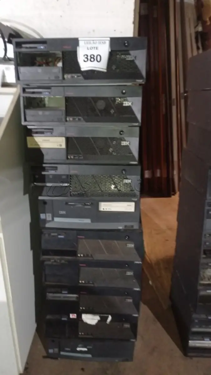 LOTE 380 - 10 CPUS IBM PARA RETIRADAS DE PEÇAS. (NO ESTADO) ATENÇÃO! FAZER A VISITAÇÃO ANTES DE ARREMATAR, NÃO SABEMOS SE FUNCIONA, LEILÃO NÃO TEM GARANTIA E NEM DEVOLUÇÃO, SUJEITO A POSSÍVEIS AVARIAS VISÍVEIS/OCULTAS E/OU AUSÊNCIA DE COMPONENTES.