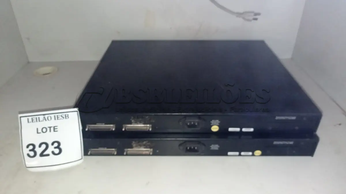 LOTE 323 - 02 SWITCHES. (NO ESTADO) ATENÇÃO! FAZER A VISITAÇÃO ANTES DE ARREMATAR, NÃO SABEMOS SE FUNCIONA, LEILÃO NÃO TEM GARANTIA E NEM DEVOLUÇÃO, SUJEITO A POSSÍVEIS AVARIAS VISÍVEIS/OCULTAS E/OU AUSÊNCIA DE COMPONENTES.