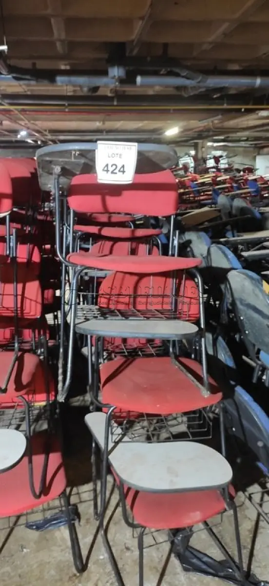 LOTE 424 - 15 CADEIRAS UNIVERSITÁRIAS. (NO ESTADO) ATENÇÃO! FAZER A VISITAÇÃO ANTES DE ARREMATAR, NÃO SABEMOS SE FUNCIONA, LEILÃO NÃO TEM GARANTIA E NEM DEVOLUÇÃO, SUJEITO A POSSÍVEIS AVARIAS VISÍVEIS/OCULTAS E/OU AUSÊNCIA DE COMPONENTES.
