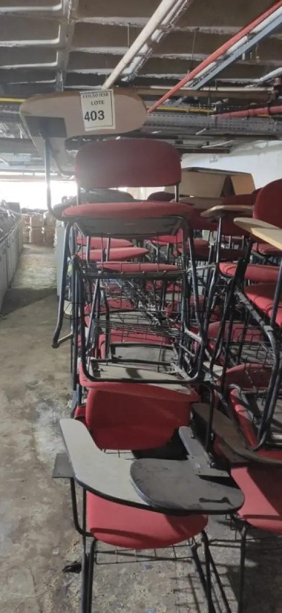 LOTE 403 - 12 CADEIRAS UNIVERSITÁRIA. (NO ESTADO) ATENÇÃO! FAZER A VISITAÇÃO ANTES DE ARREMATAR, NÃO SABEMOS SE FUNCIONA, LEILÃO NÃO TEM GARANTIA E NEM DEVOLUÇÃO, SUJEITO A POSSÍVEIS AVARIAS VISÍVEIS/OCULTAS E/OU AUSÊNCIA DE COMPONENTES.