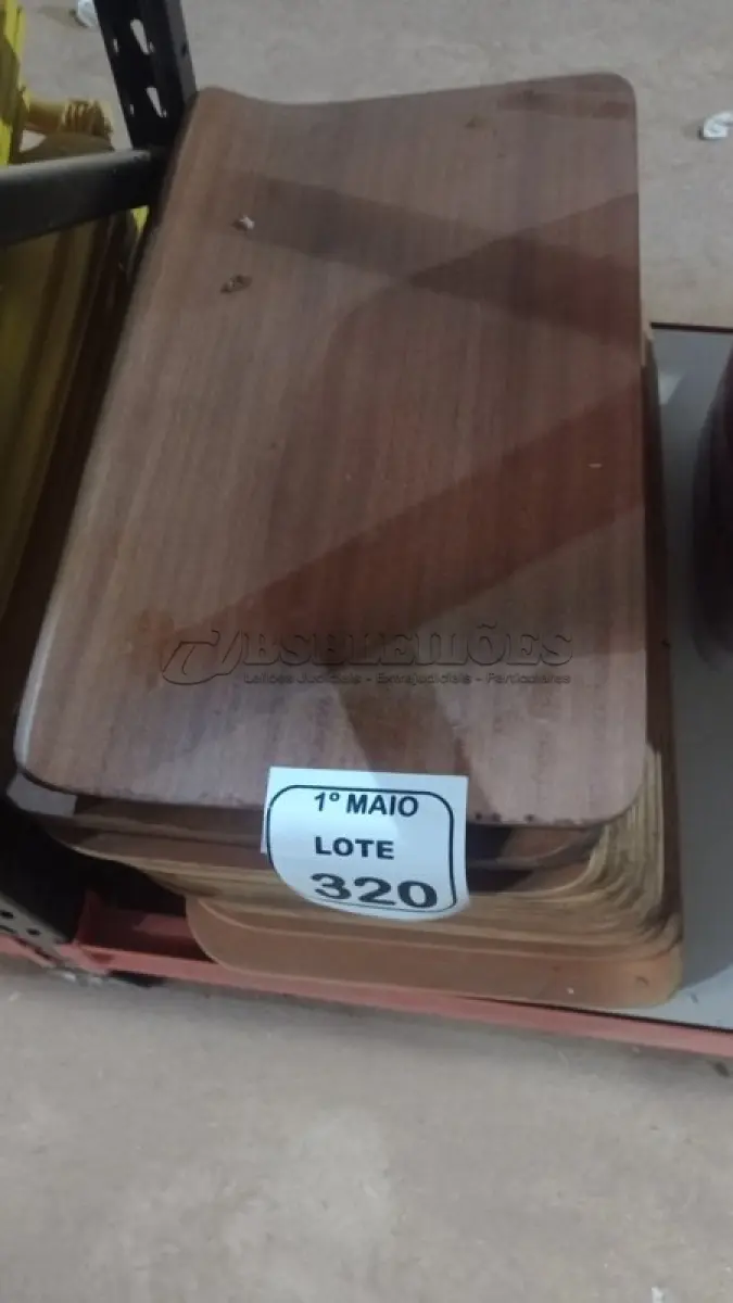 LOTE 320 - 20 PLACAS DE MADEIRA. (NO ESTADO) ATENÇÃO! FAZER A VISITAÇÃO ANTES DE ARREMATAR, NÃO SABEMOS SE FUNCIONA, LEILÃO NÃO TEM GARANTIA E NEM DEVOLUÇÃO, SUJEITO A POSSÍVEIS AVARIAS VISÍVEIS/OCULTAS E/OU AUSÊNCIA DE COMPONENTES.