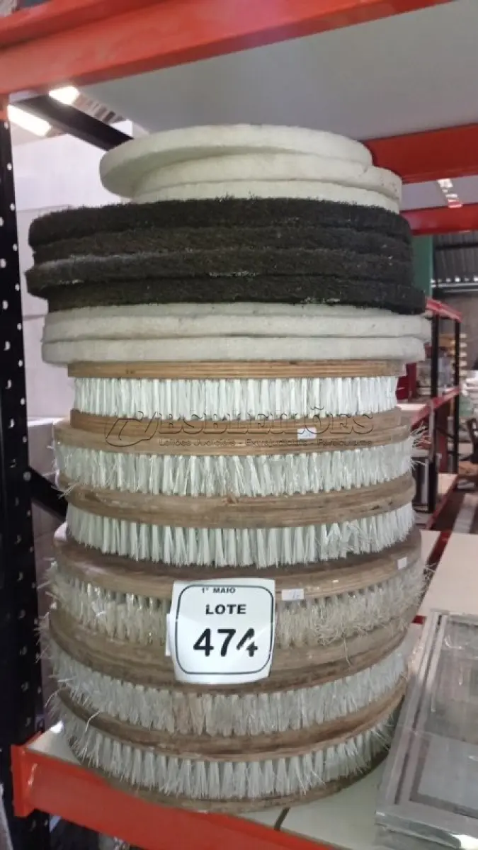 LOTE 474 - 01 LOTE COM VÁRIAS ESCOVAS DE ENCERADEIRA DE TAMANHO DIVERSOS. (NO ESTADO) ATENÇÃO! FAZER A VISITAÇÃO ANTES DE ARREMATAR, NÃO SABEMOS SE FUNCIONA, LEILÃO NÃO TEM GARANTIA E NEM DEVOLUÇÃO, SUJEITO A POSSÍVEIS AVARIAS VISÍVEIS/OCULTAS E/OU AUSÊNCIA DE COMPONENTES.
