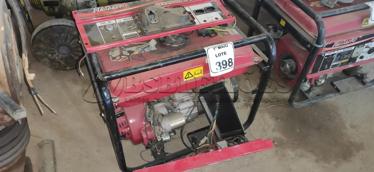 LOTE 398 - 01 GERADOR A GASOLINA MODELO NG3000E MARCA NAGANO (INCOMPLETO). (NO ESTADO) ATENÇÃO! FAZER A VISITAÇÃO ANTES DE ARREMATAR, NÃO SABEMOS SE FUNCIONA, LEILÃO NÃO TEM GARANTIA E NEM DEVOLUÇÃO, SUJEITO A POSSÍVEIS AVARIAS VISÍVEIS/OCULTAS E/OU AUSÊNCIA DE COMPONENTES.