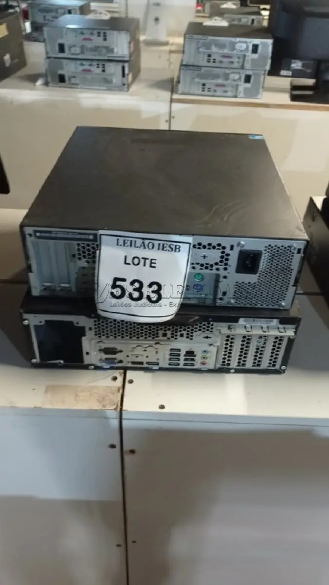 LOTE 533 - 02 CPUS LENOVO. (NO ESTADO) ATENÇÃO! FAZER A VISITAÇÃO ANTES DE ARREMATAR, NÃO SABEMOS SE FUNCIONA, LEILÃO NÃO TEM GARANTIA E NEM DEVOLUÇÃO, SUJEITO A POSSÍVEIS AVARIAS VISÍVEIS/OCULTAS E/OU AUSÊNCIA DE COMPONENTES.