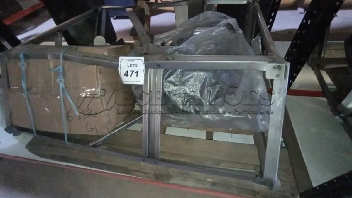 LOTE 471 - 01 MOTOR DE POPA DE 15 HP COM TANQUE DE GASOLINA DE 24L MARCA YAMAHA. (NO ESTADO) ATENÇÃO! FAZER A VISITAÇÃO ANTES DE ARREMATAR, NÃO SABEMOS SE FUNCIONA, LEILÃO NÃO TEM GARANTIA E NEM DEVOLUÇÃO, SUJEITO A POSSÍVEIS AVARIAS VISÍVEIS/OCULTAS E/OU AUSÊNCIA DE COMPONENTES