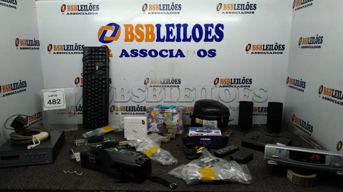 LOTE 482 - 01 LOTE COM PLACAS HBA DE FIBRA OPTICA PARA SERVIDORES, 01 COMPRESSOR DE GELADEIRA,01 CAIXA COM ITENS DIVERSOS. (NO ESTADO) ATENÇÃO! FAZER A VISITAÇÃO ANTES DE ARREMATAR, NÃO SABEMOS SE FUNCIONA, LEILÃO NÃO TEM GARANTIA E NEM DEVOLUÇÃO, SUJEITO A POSSÍVEIS AVARIAS VISÍVEIS/OCULTAS E/OU AUSÊNCIA DE COMPONENTES.