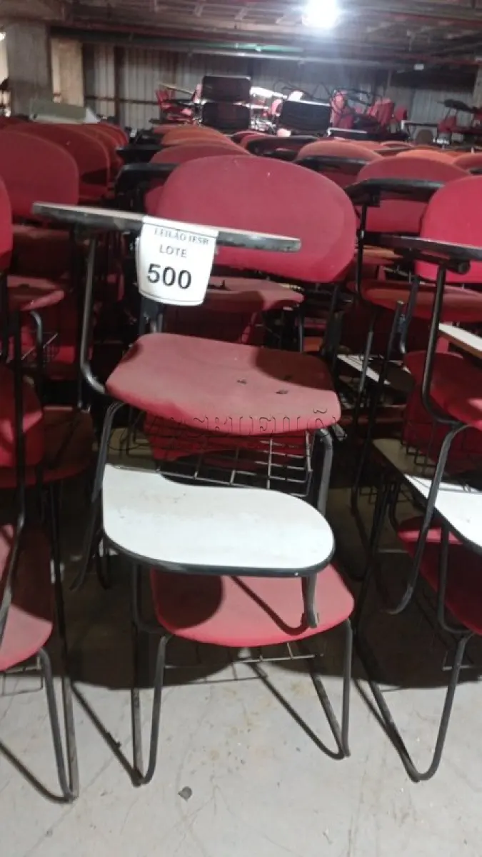 LOTE 500 - 14 CADEIRAS UNIVERSITÁRIAS. (NO ESTADO) ATENÇÃO! FAZER A VISITAÇÃO ANTES DE ARREMATAR, NÃO SABEMOS SE FUNCIONA, LEILÃO NÃO TEM GARANTIA E NEM DEVOLUÇÃO, SUJEITO A POSSÍVEIS AVARIAS VISÍVEIS/OCULTAS E/OU AUSÊNCIA DE COMPONENTES.