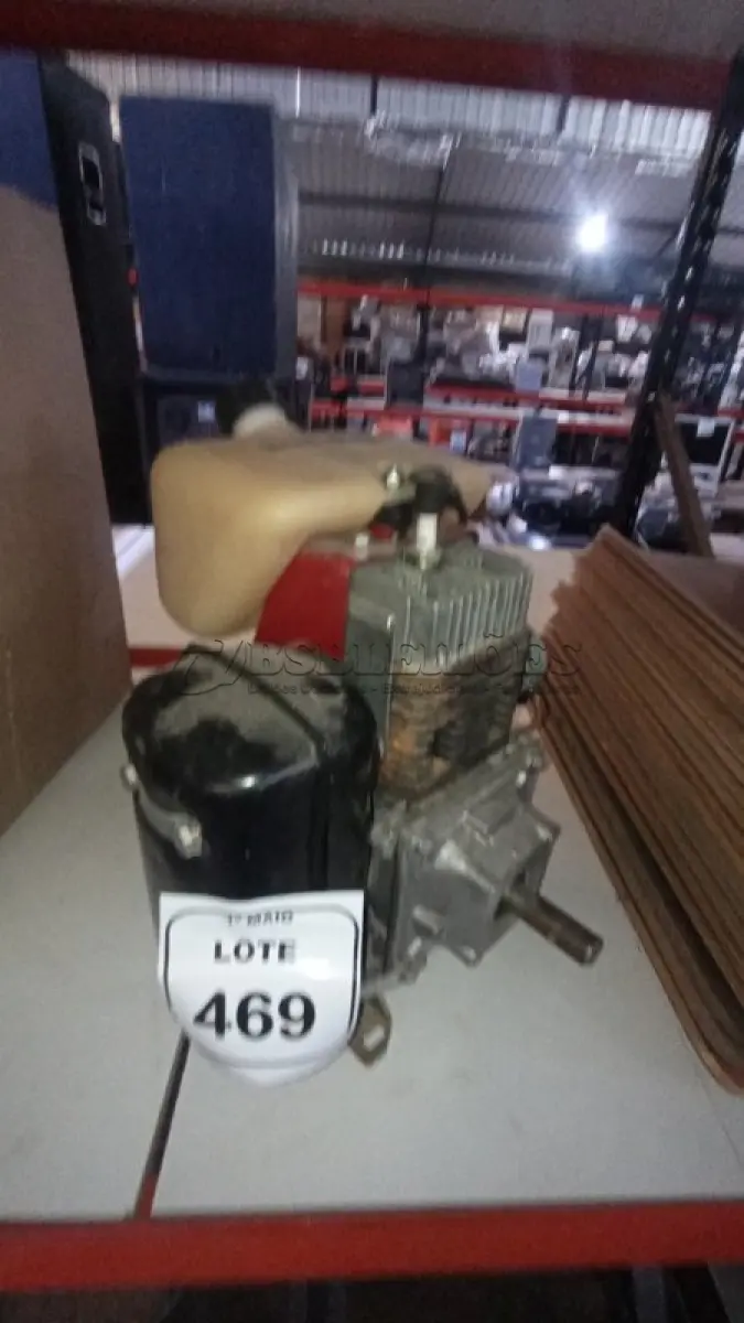 LOTE 469 - 01 MOTOR ESTACIONÁRIO 5.0CV 12V 20W A GASOLINA MARCA BRANCO. (NO ESTADO) ATENÇÃO! FAZER A VISITAÇÃO ANTES DE ARREMATAR, NÃO SABEMOS SE FUNCIONA, LEILÃO NÃO TEM GARANTIA E NEM DEVOLUÇÃO, SUJEITO A POSSÍVEIS AVARIAS VISÍVEIS/OCULTAS E/OU AUSÊNCIA DE COMPONENTES.