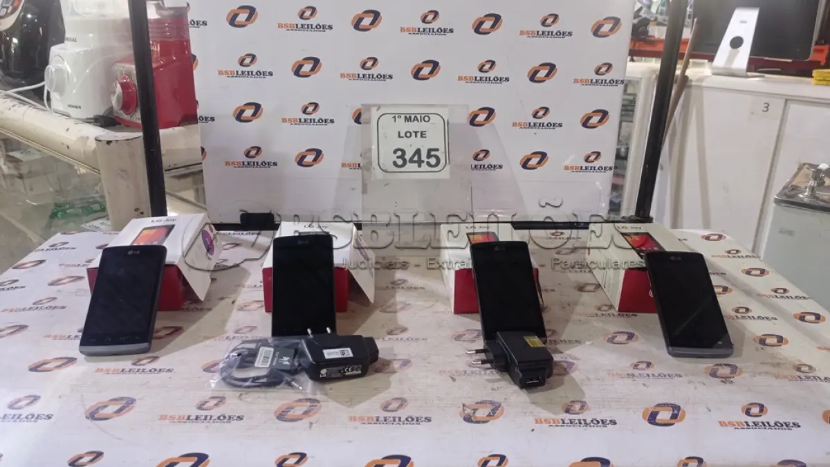 LOTE 345 - 04 CELULARES MODELO JOY SEM CARREGADORES MARCA LG. (NO ESTADO) ATENÇÃO! FAZER A VISITAÇÃO ANTES DE ARREMATAR, NÃO SABEMOS SE FUNCIONA, LEILÃO NÃO TEM GARANTIA E NEM DEVOLUÇÃO, SUJEITO A POSSÍVEIS AVARIAS VISÍVEIS/OCULTAS E/OU AUSÊNCIA DE COMPONENTES.