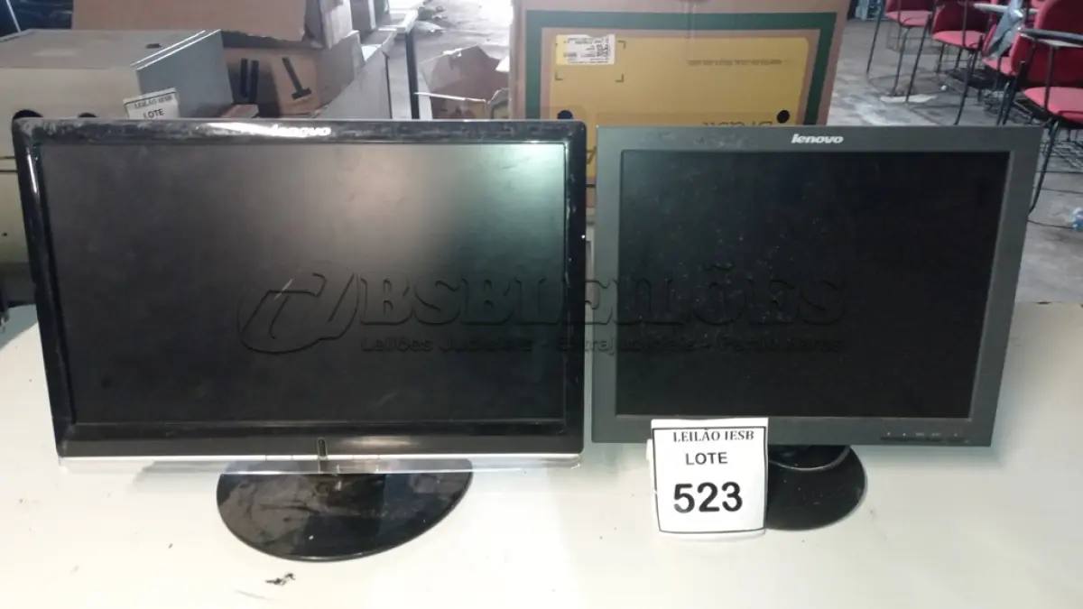 LOTE 523 - 02 MONITORES LENOVO. (NO ESTADO) ATENÇÃO! FAZER A VISITAÇÃO ANTES DE ARREMATAR, NÃO SABEMOS SE FUNCIONA, LEILÃO NÃO TEM GARANTIA E NEM DEVOLUÇÃO, SUJEITO A POSSÍVEIS AVARIAS VISÍVEIS/OCULTAS E/OU AUSÊNCIA DE COMPONENTES.