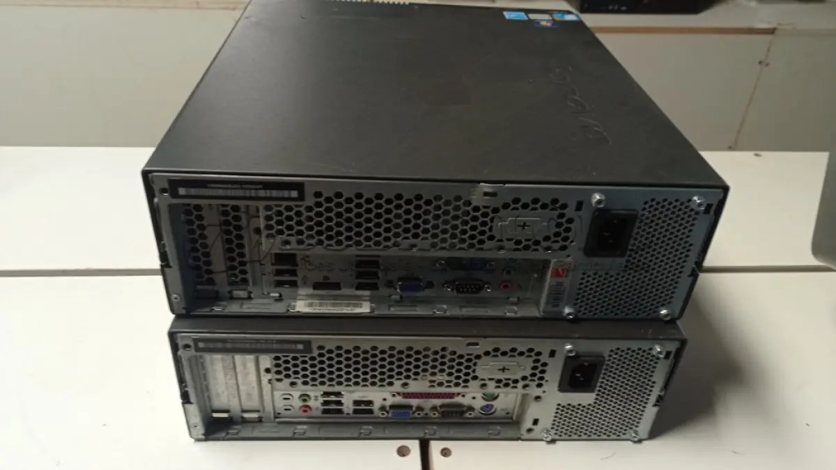 LOTE 564 - 02 CPUS LENOVO. (NO ESTADO) ATENÇÃO! FAZER A VISITAÇÃO ANTES DE ARREMATAR, NÃO SABEMOS SE FUNCIONA, LEILÃO NÃO TEM GARANTIA E NEM DEVOLUÇÃO, SUJEITO A POSSÍVEIS AVARIAS VISÍVEIS/OCULTAS E/OU AUSÊNCIA DE COMPONENTES.