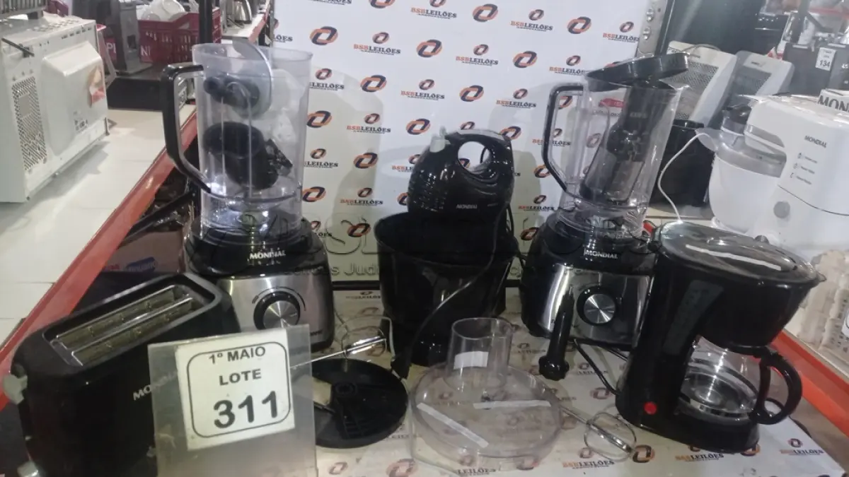 LOTE 311 - 01 CAFETEIRA, 01 BATEDEIRA, 01 TORRADEIRA E 02 LIQUIDIFICADORES 220V MARCA MONDIAL. (NO ESTADO) ATENÇÃO! FAZER A VISITAÇÃO ANTES DE ARREMATAR, NÃO SABEMOS SE FUNCIONA, LEILÃO NÃO TEM GARANTIA E NEM DEVOLUÇÃO, SUJEITO A POSSÍVEIS AVARIAS VISÍVEIS/OCULTAS E/OU AUSÊNCIA DE COMPONENTES.