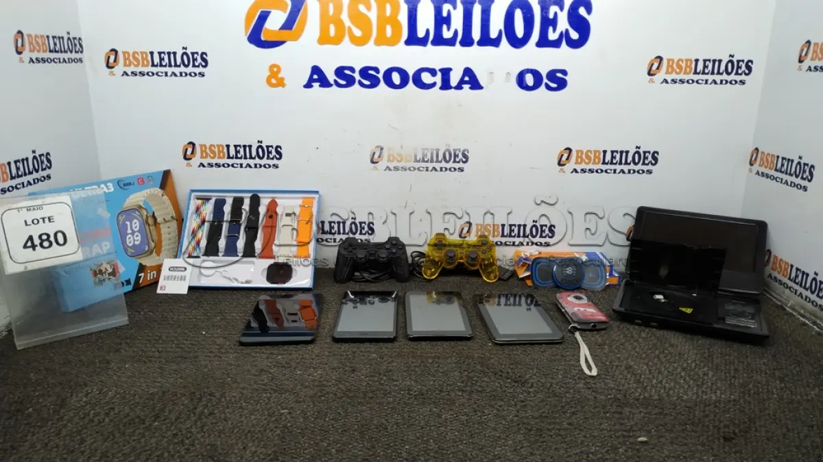 LOTE 480 - 02 CONTROLES DE PS2, 04 TABLETS, 01 DVD PORTATIL COM USB, 01 CÂMERA DIGITAL INFANTIL, 02 MASSAGEADORES RECARREGÁVEIS, 01 SMARTWATCH COM 07 PULSEIRAS. (NO ESTADO) ATENÇÃO! FAZER A VISITAÇÃO ANTES DE ARREMATAR, NÃO SABEMOS SE FUNCIONA, LEILÃO NÃO TEM GARANTIA E NEM DEVOLUÇÃO, SUJEITO A POSSÍVEIS AVARIAS VISÍVEIS/OCULTAS E/OU AUSÊNCIA DE COMPONENTES.