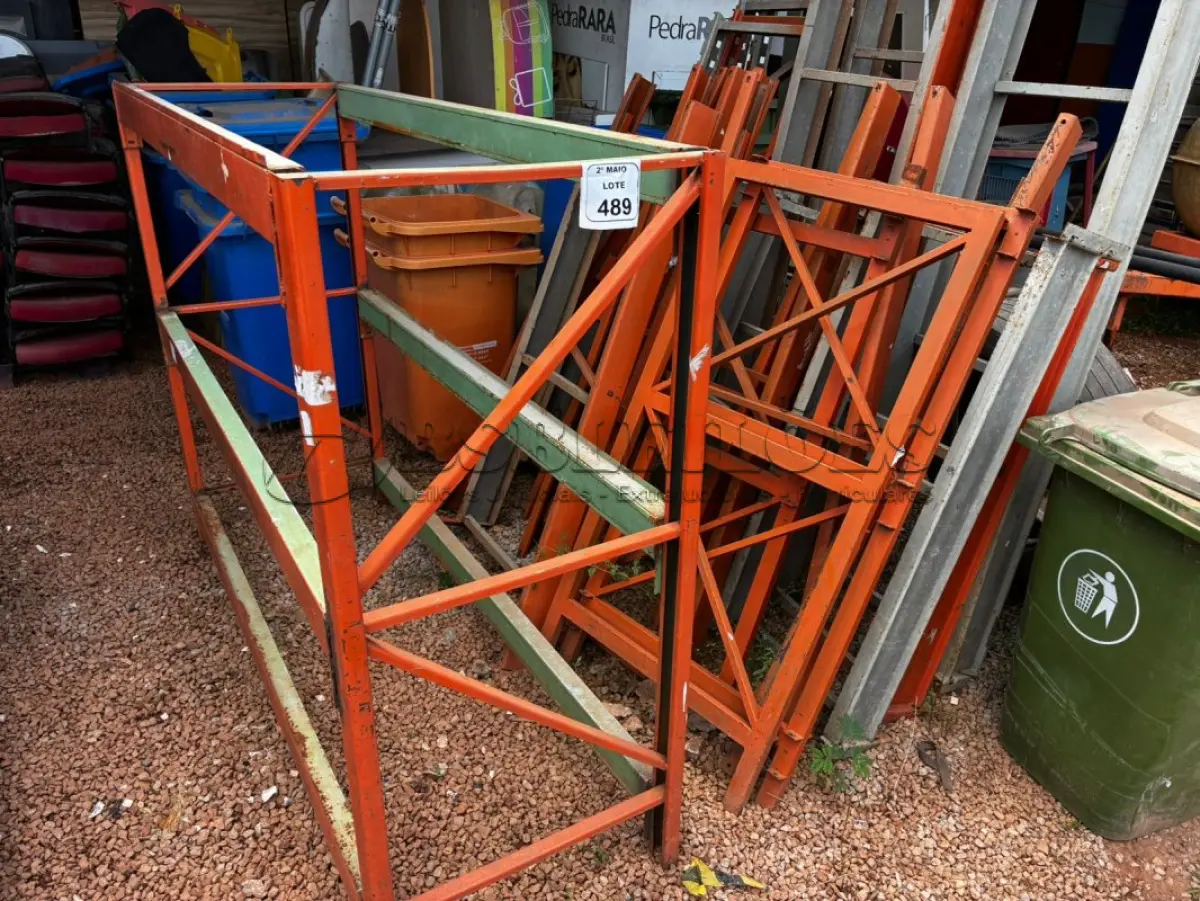 LOTE 489 - 01 ESTANTE DESMONTADA DE APROXIMADAMENTE 12M(NO ESTADO) ATENÇÃO! FAZER A VISITAÇÃO ANTES DE ARREMATAR, NÃO SABEMOS SE FUNCIONA, LEILÃO NÃO TEM GARANTIA E NEM DEVOLUÇÃO, SUJEITO A POSSÍVEIS AVARIAS VISÍVEIS/OCULTAS E/OU AUSÊNCIA DE COMPONENTES.