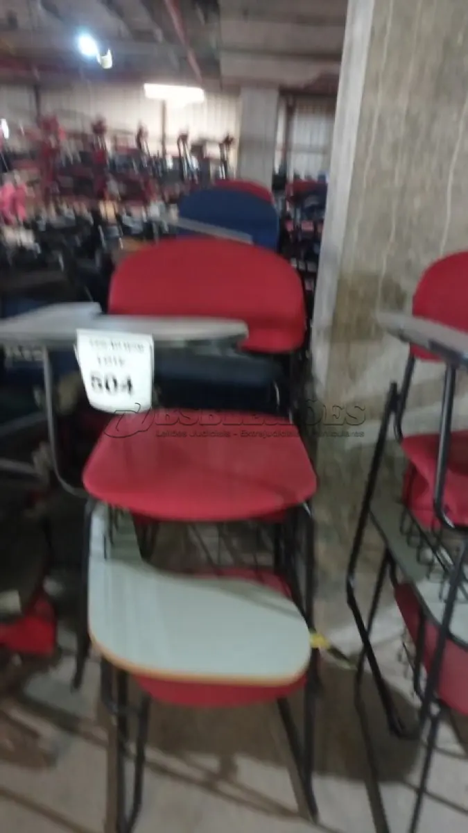 LOTE 504 - 14 CADEIRAS UNIVERSITÁRIAS. (NO ESTADO) ATENÇÃO! FAZER A VISITAÇÃO ANTES DE ARREMATAR, NÃO SABEMOS SE FUNCIONA, LEILÃO NÃO TEM GARANTIA E NEM DEVOLUÇÃO, SUJEITO A POSSÍVEIS AVARIAS VISÍVEIS/OCULTAS E/OU AUSÊNCIA DE COMPONENTES.