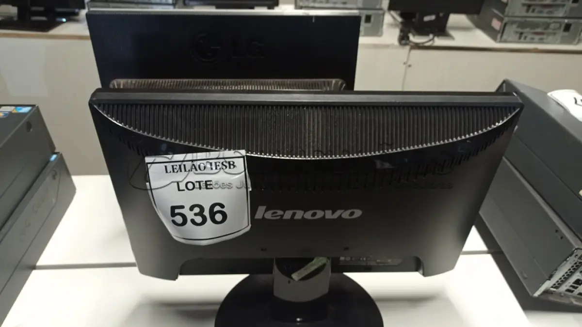LOTE 536 - 01 MONITOR LG E 01 MONITOR LENOVO. (NO ESTADO) ATENÇÃO! FAZER A VISITAÇÃO ANTES DE ARREMATAR, NÃO SABEMOS SE FUNCIONA, LEILÃO NÃO TEM GARANTIA E NEM DEVOLUÇÃO, SUJEITO A POSSÍVEIS AVARIAS VISÍVEIS/OCULTAS E/OU AUSÊNCIA DE COMPONENTES.