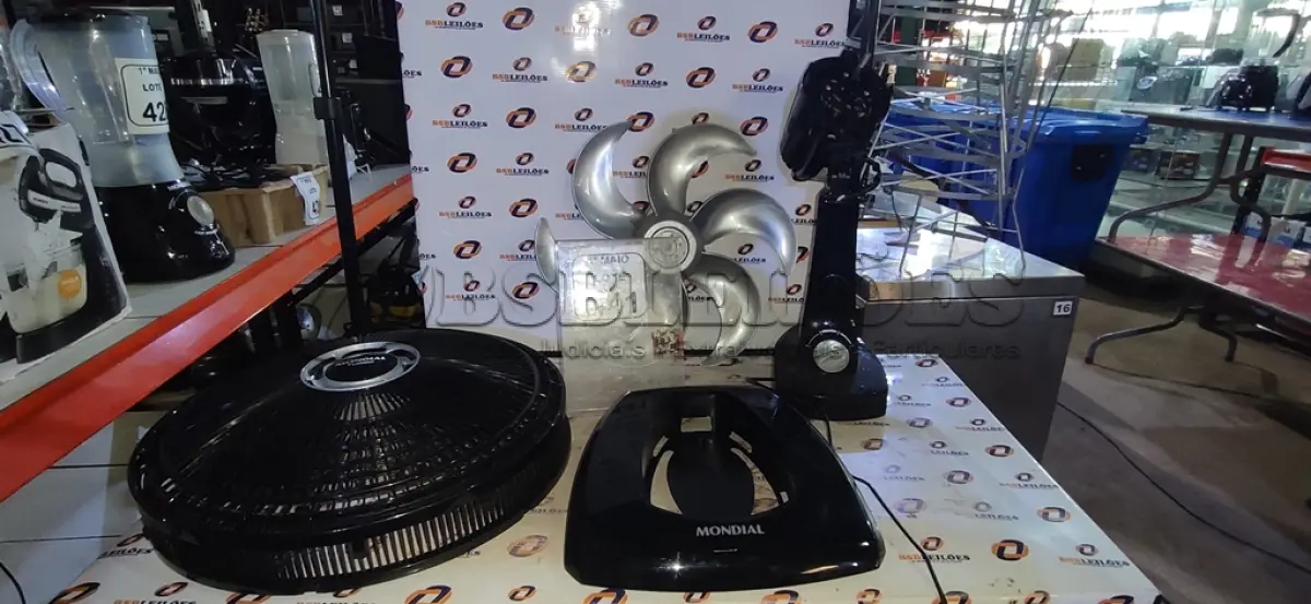 LOTE 441 - 03 VENTILADORES 220V MARCA MONDIAL DESMONTADOS. (NO ESTADO) ATENÇÃO! FAZER A VISITAÇÃO ANTES DE ARREMATAR, NÃO SABEMOS SE FUNCIONA, LEILÃO NÃO TEM GARANTIA E NEM DEVOLUÇÃO, SUJEITO A POSSÍVEIS AVARIAS VISÍVEIS/OCULTAS E/OU AUSÊNCIA DE COMPONENTES.