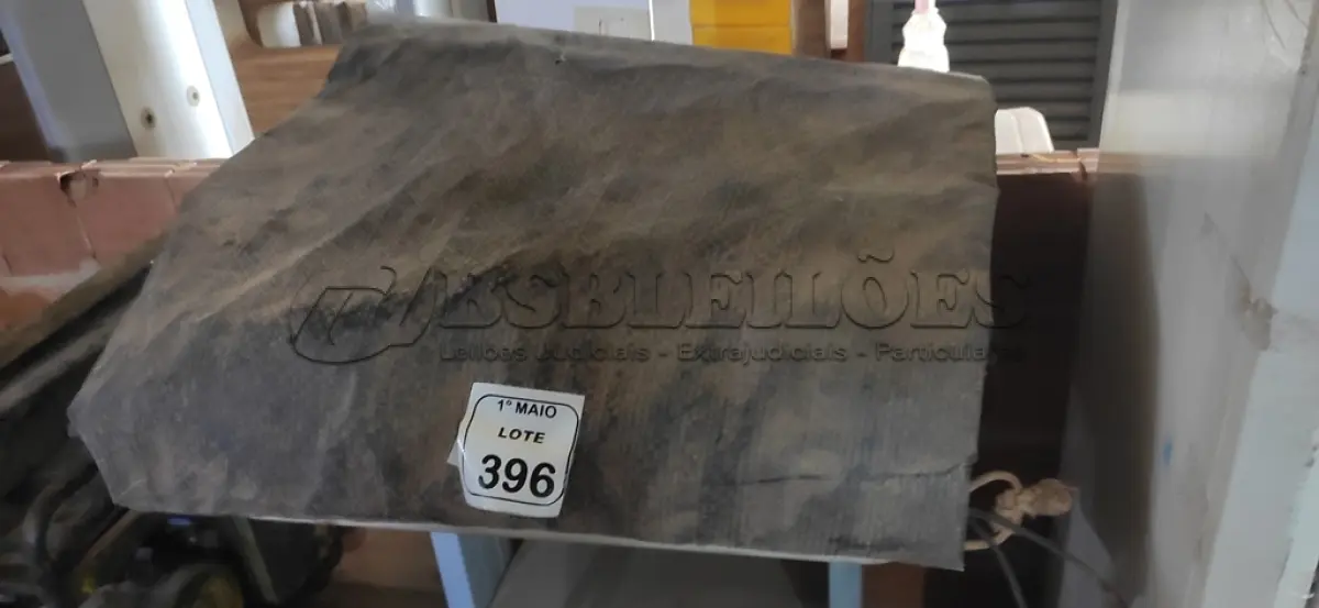 LOTE 396 - 01 LONA PARA CAMINHÃO. (NO ESTADO) ATENÇÃO! FAZER A VISITAÇÃO ANTES DE ARREMATAR, NÃO SABEMOS SE FUNCIONA, LEILÃO NÃO TEM GARANTIA E NEM DEVOLUÇÃO, SUJEITO A POSSÍVEIS AVARIAS VISÍVEIS/OCULTAS E/OU AUSÊNCIA DE COMPONENTES.