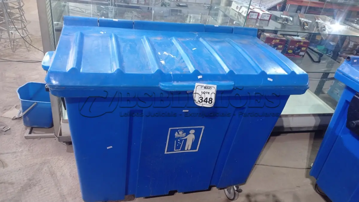 LOTE 348 - 01 LIXEIRA TIPO CONTÊINER NA COR AZUL. (NO ESTADO) ATENÇÃO! FAZER A VISITAÇÃO ANTES DE ARREMATAR, NÃO SABEMOS SE FUNCIONA, LEILÃO NÃO TEM GARANTIA E NEM DEVOLUÇÃO, SUJEITO A POSSÍVEIS AVARIAS VISÍVEIS/OCULTAS E/OU AUSÊNCIA DE COMPONENTES.