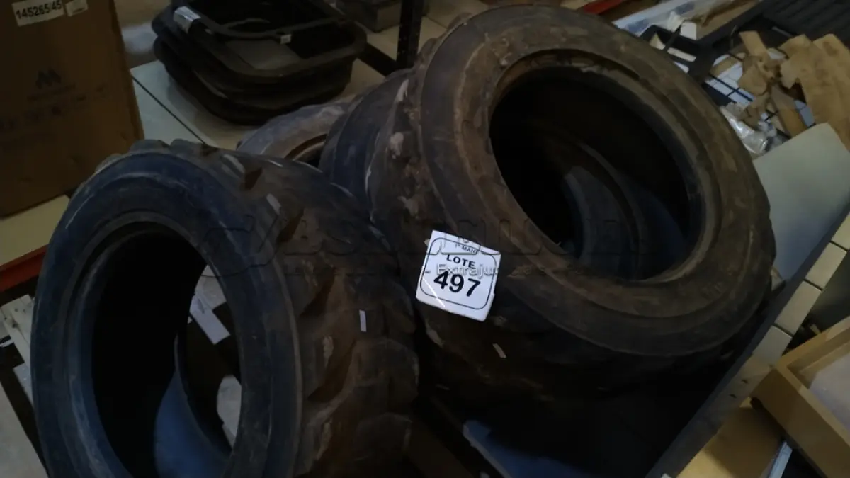 LOTE 497 - 04 PNEUS PARA MINICARREGADEIRA 10X16,5. NO ESTADO) ATENÇÃO! FAZER A VISITAÇÃO ANTES DE ARREMATAR, NÃO SABEMOS SE FUNCIONA, LEILÃO NÃO TEM GARANTIA E NEM DEVOLUÇÃO, SUJEITO A POSSÍVEIS AVARIAS VISÍVEIS/OCULTAS E/OU AUSÊNCIA DE COMPONENTES.