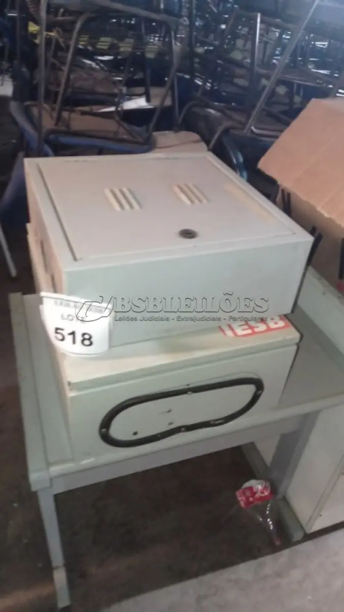 LOTE 518 - 02 QUADROS ELÉTRICOS. (NO ESTADO) ATENÇÃO! FAZER A VISITAÇÃO ANTES DE ARREMATAR, NÃO SABEMOS SE FUNCIONA, LEILÃO NÃO TEM GARANTIA E NEM DEVOLUÇÃO, SUJEITO A POSSÍVEIS AVARIAS VISÍVEIS/OCULTAS E/OU AUSÊNCIA DE COMPONENTES.