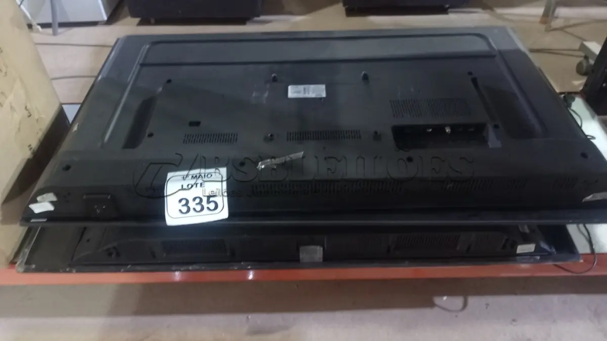 LOTE 335 - 03 TVS LCD DE MARCAS E TAMANHOS DIVERSOS. (NO ESTADO) ATENÇÃO! FAZER A VISITAÇÃO ANTES DE ARREMATAR, NÃO SABEMOS SE FUNCIONA, LEILÃO NÃO TEM GARANTIA E NEM DEVOLUÇÃO, SUJEITO A POSSÍVEIS AVARIAS VISÍVEIS/OCULTAS E/OU AUSÊNCIA DE COMPONENTES.
