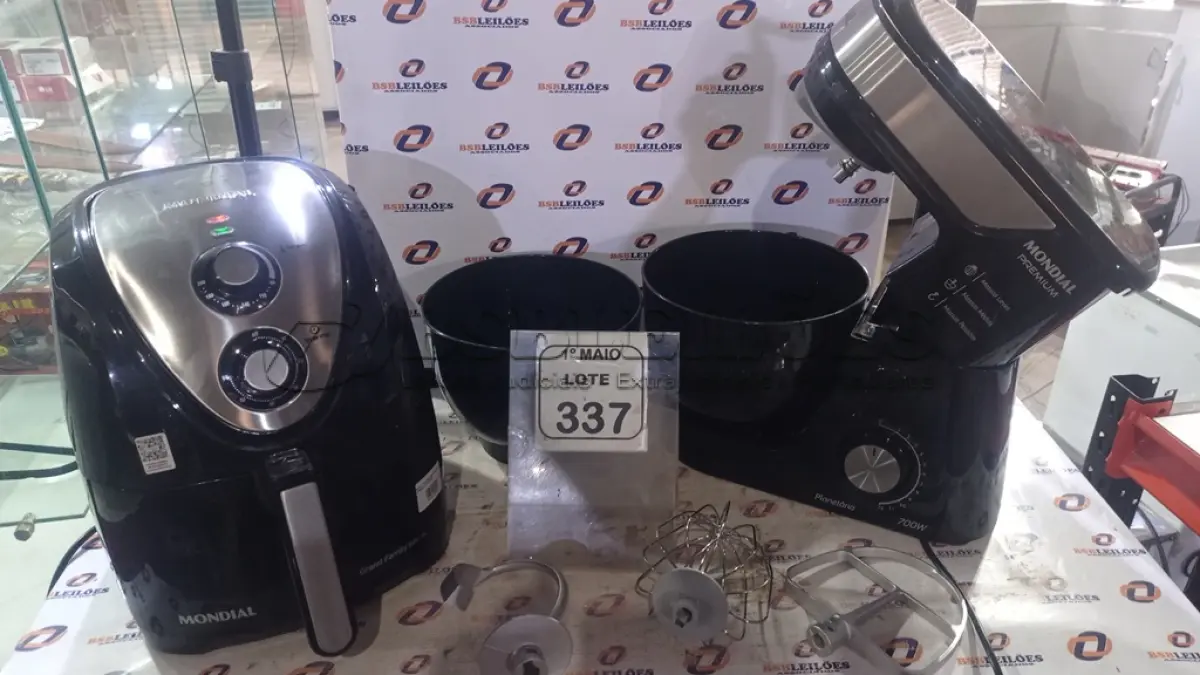 LOTE 337 - 01 AIR FRYER 220V MARCA MONDIAL E 01 BATEDEIRA PLANETÁRIA 220V MARCA MONDIAL. (NO ESTADO) ATENÇÃO! FAZER A VISITAÇÃO ANTES DE ARREMATAR, NÃO SABEMOS SE FUNCIONA, LEILÃO NÃO TEM GARANTIA E NEM DEVOLUÇÃO, SUJEITO A POSSÍVEIS AVARIAS VISÍVEIS/OCULTAS E/OU AUSÊNCIA DE COMPONENTES.