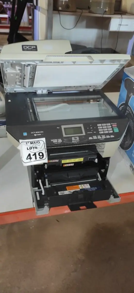LOTE 419 - 01 IMPRESSORA MULTIFUNCIONAL MODELO DCP-8085DN MARCA BROTHER. (NO ESTADO) ATENÇÃO! FAZER A VISITAÇÃO ANTES DE ARREMATAR, NÃO SABEMOS SE FUNCIONA, LEILÃO NÃO TEM GARANTIA E NEM DEVOLUÇÃO, SUJEITO A POSSÍVEIS AVARIAS VISÍVEIS/OCULTAS E/OU AUSÊNCIA DE COMPONENTES.