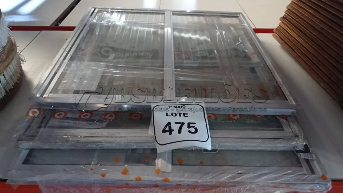 LOTE 475 - 03 JANELAS BASCULANTES TAMANHOS DIVERSOS (NOVOS). (NO ESTADO) ATENÇÃO! FAZER A VISITAÇÃO ANTES DE ARREMATAR, NÃO SABEMOS SE FUNCIONA, LEILÃO NÃO TEM GARANTIA E NEM DEVOLUÇÃO, SUJEITO A POSSÍVEIS AVARIAS VISÍVEIS/OCULTAS E/OU AUSÊNCIA DE COMPONENTES.