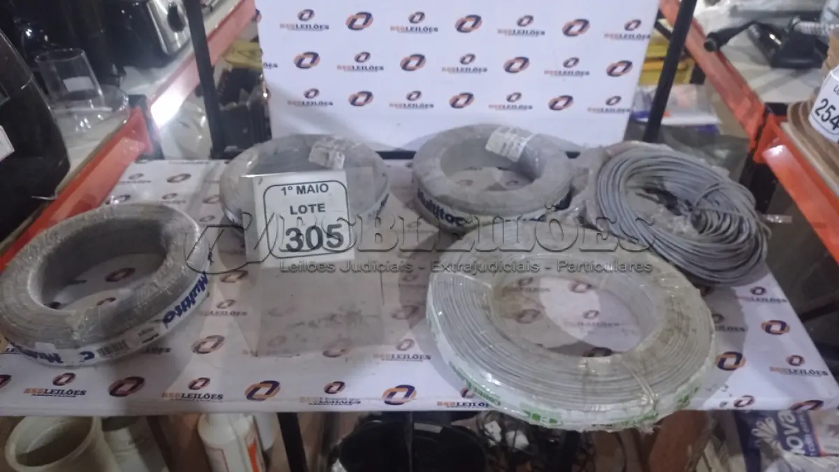 LOTE 305 - 05 ROLOS DE CABO CCI 50X02CZ MARCA MULTITOC. (NO ESTADO) ATENÇÃO! FAZER A VISITAÇÃO ANTES DE ARREMATAR, NÃO SABEMOS SE FUNCIONA, LEILÃO NÃO TEM GARANTIA E NEM DEVOLUÇÃO, SUJEITO A POSSÍVEIS AVARIAS VISÍVEIS/OCULTAS E/OU AUSÊNCIA DE COMPONENTES.