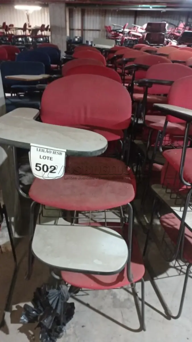 LOTE 502 - 14 CADEIRAS UNIVERSITÁRIAS. (NO ESTADO) ATENÇÃO! FAZER A VISITAÇÃO ANTES DE ARREMATAR, NÃO SABEMOS SE FUNCIONA, LEILÃO NÃO TEM GARANTIA E NEM DEVOLUÇÃO, SUJEITO A POSSÍVEIS AVARIAS VISÍVEIS/OCULTAS E/OU AUSÊNCIA DE COMPONENTES.