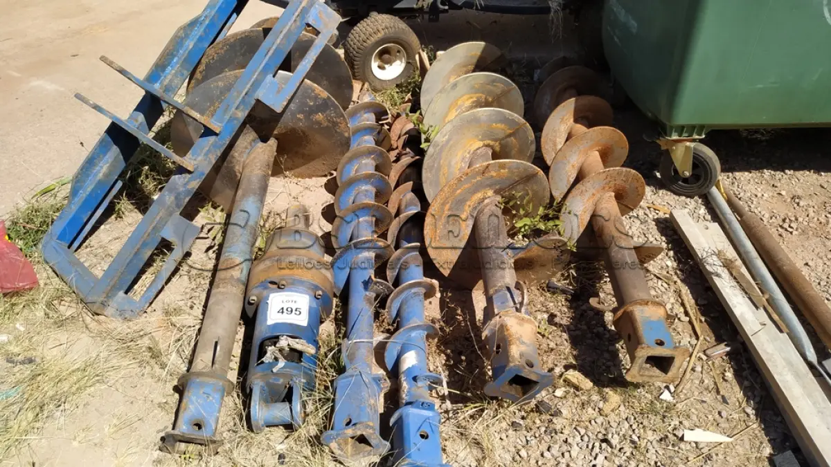 LOTE 495 - 01 PERFURATRIZ COMPLETA (PLACA DE FIXAÇÃO + ROTOR 311 TECDRILL + 05 BROCAS NAVALHADAS. NO ESTADO) ATENÇÃO! FAZER A VISITAÇÃO ANTES DE ARREMATAR, NÃO SABEMOS SE FUNCIONA, LEILÃO NÃO TEM GARANTIA E NEM DEVOLUÇÃO, SUJEITO A POSSÍVEIS AVARIAS VISÍVEIS/OCULTAS E/OU AUSÊNCIA DE COMPONENTES.