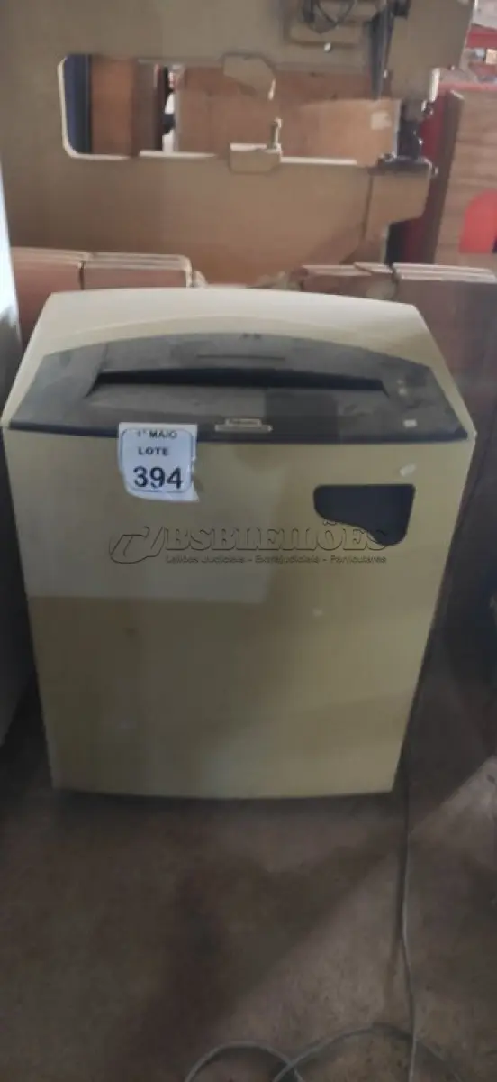 LOTE 394 - 01 FRAGMENTADORA DE PAPEL INDUSTRIAL MARCA FELLOWER POWERSHRED. (NO ESTADO) ATENÇÃO! FAZER A VISITAÇÃO ANTES DE ARREMATAR, NÃO SABEMOS SE FUNCIONA, LEILÃO NÃO TEM GARANTIA E NEM DEVOLUÇÃO, SUJEITO A POSSÍVEIS AVARIAS VISÍVEIS/OCULTAS E/OU AUSÊNCIA DE COMPONENTES.