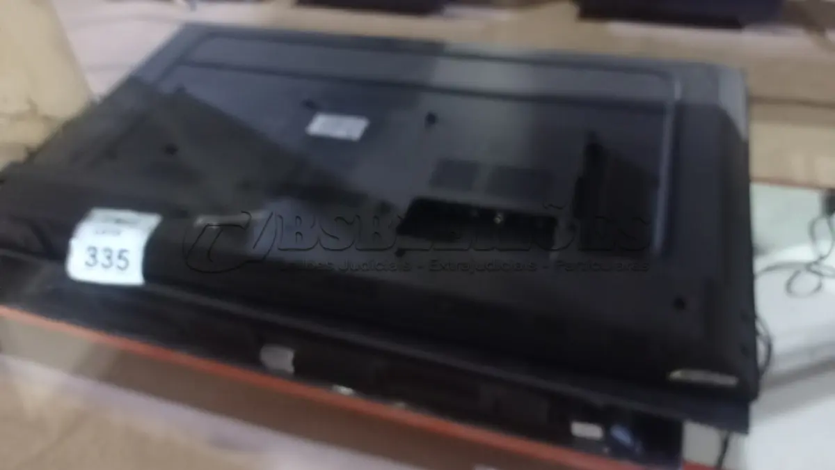 LOTE 335 - 03 TVS LCD DE MARCAS E TAMANHOS DIVERSOS. (NO ESTADO) ATENÇÃO! FAZER A VISITAÇÃO ANTES DE ARREMATAR, NÃO SABEMOS SE FUNCIONA, LEILÃO NÃO TEM GARANTIA E NEM DEVOLUÇÃO, SUJEITO A POSSÍVEIS AVARIAS VISÍVEIS/OCULTAS E/OU AUSÊNCIA DE COMPONENTES.
