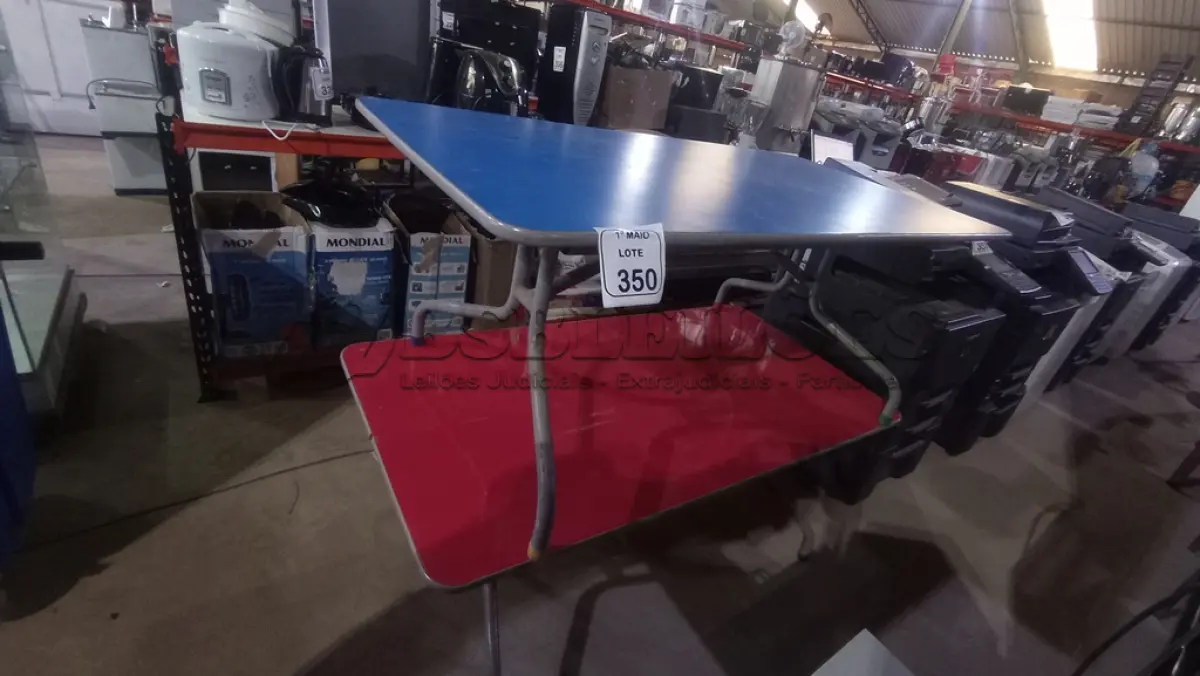 LOTE 350 - 02 MESAS ESCOLARES. (NO ESTADO) ATENÇÃO! FAZER A VISITAÇÃO ANTES DE ARREMATAR, NÃO SABEMOS SE FUNCIONA, LEILÃO NÃO TEM GARANTIA E NEM DEVOLUÇÃO, SUJEITO A POSSÍVEIS AVARIAS VISÍVEIS/OCULTAS E/OU AUSÊNCIA DE COMPONENTES.