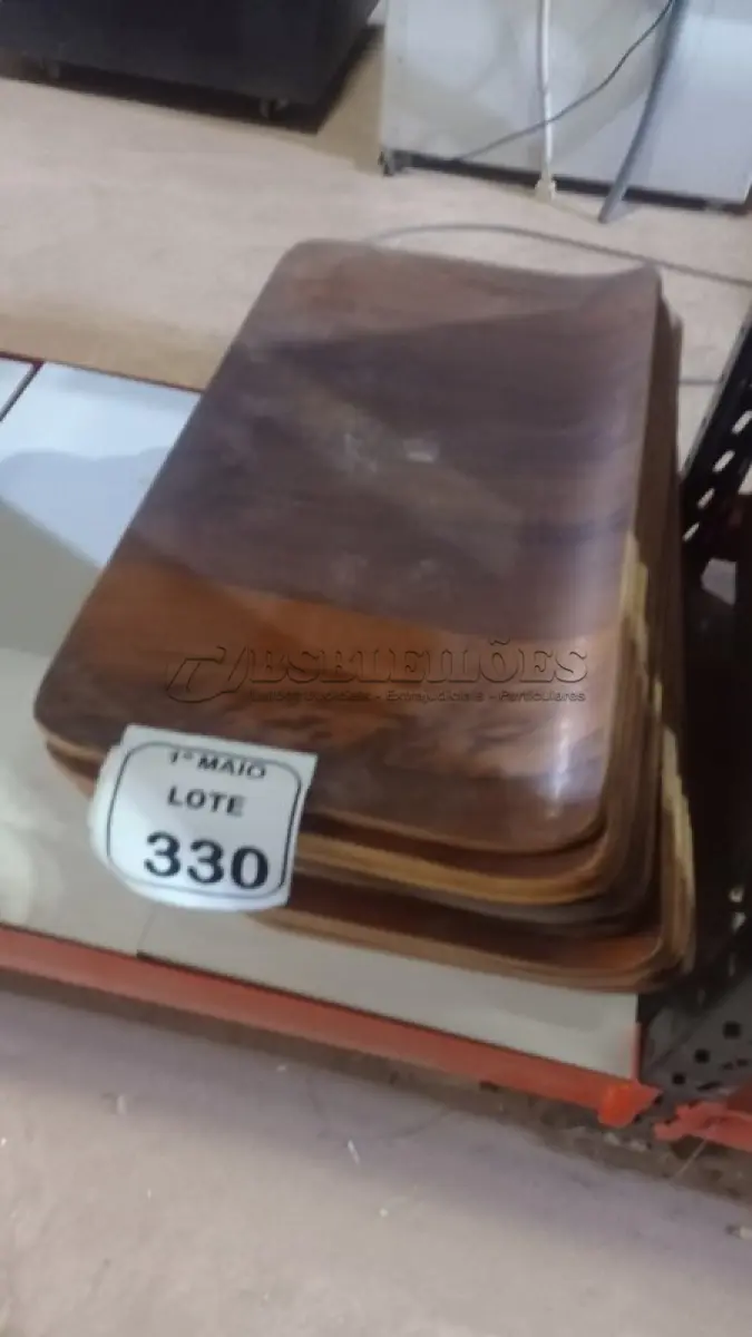 LOTE 330 - 20 PLACAS DE MADEIRA. (NO ESTADO) ATENÇÃO! FAZER A VISITAÇÃO ANTES DE ARREMATAR, NÃO SABEMOS SE FUNCIONA, LEILÃO NÃO TEM GARANTIA E NEM DEVOLUÇÃO, SUJEITO A POSSÍVEIS AVARIAS VISÍVEIS/OCULTAS E/OU AUSÊNCIA DE COMPONENTES.