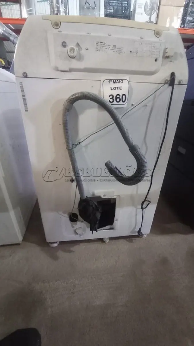 LOTE 360 - 01 MÁQUINA DE LAVAR 10KG 220V MARCA CONSUL. (NO ESTADO) ATENÇÃO! FAZER A VISITAÇÃO ANTES DE ARREMATAR, NÃO SABEMOS SE FUNCIONA, LEILÃO NÃO TEM GARANTIA E NEM DEVOLUÇÃO, SUJEITO A POSSÍVEIS AVARIAS VISÍVEIS/OCULTAS E/OU AUSÊNCIA DE COMPONENTES.