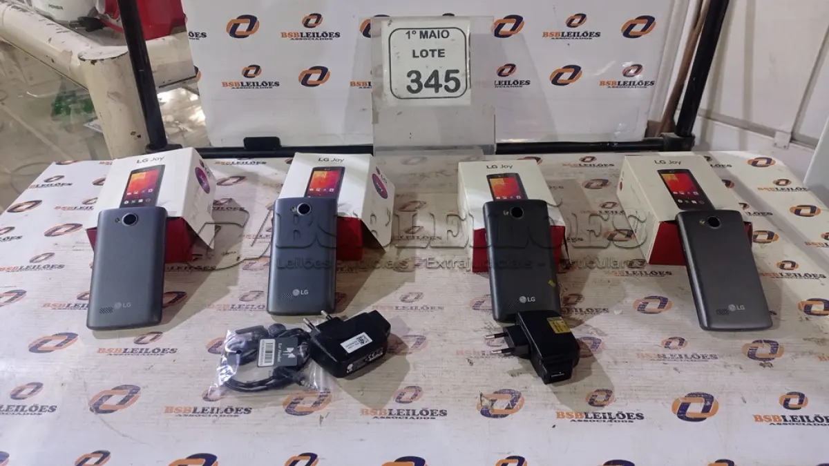 LOTE 345 - 04 CELULARES MODELO JOY SEM CARREGADORES MARCA LG. (NO ESTADO) ATENÇÃO! FAZER A VISITAÇÃO ANTES DE ARREMATAR, NÃO SABEMOS SE FUNCIONA, LEILÃO NÃO TEM GARANTIA E NEM DEVOLUÇÃO, SUJEITO A POSSÍVEIS AVARIAS VISÍVEIS/OCULTAS E/OU AUSÊNCIA DE COMPONENTES.